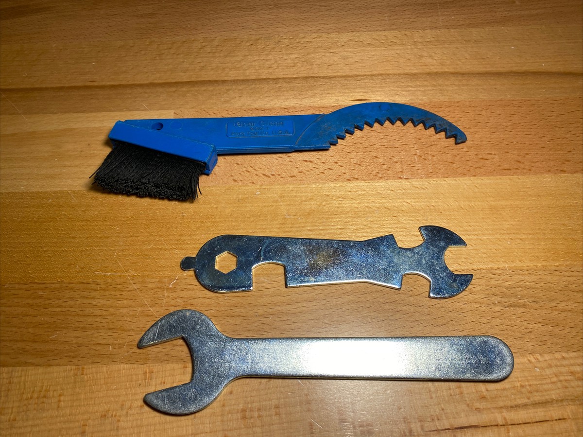 Park Tool GSC-1 Gear Clean Brush And Two Wrenches
