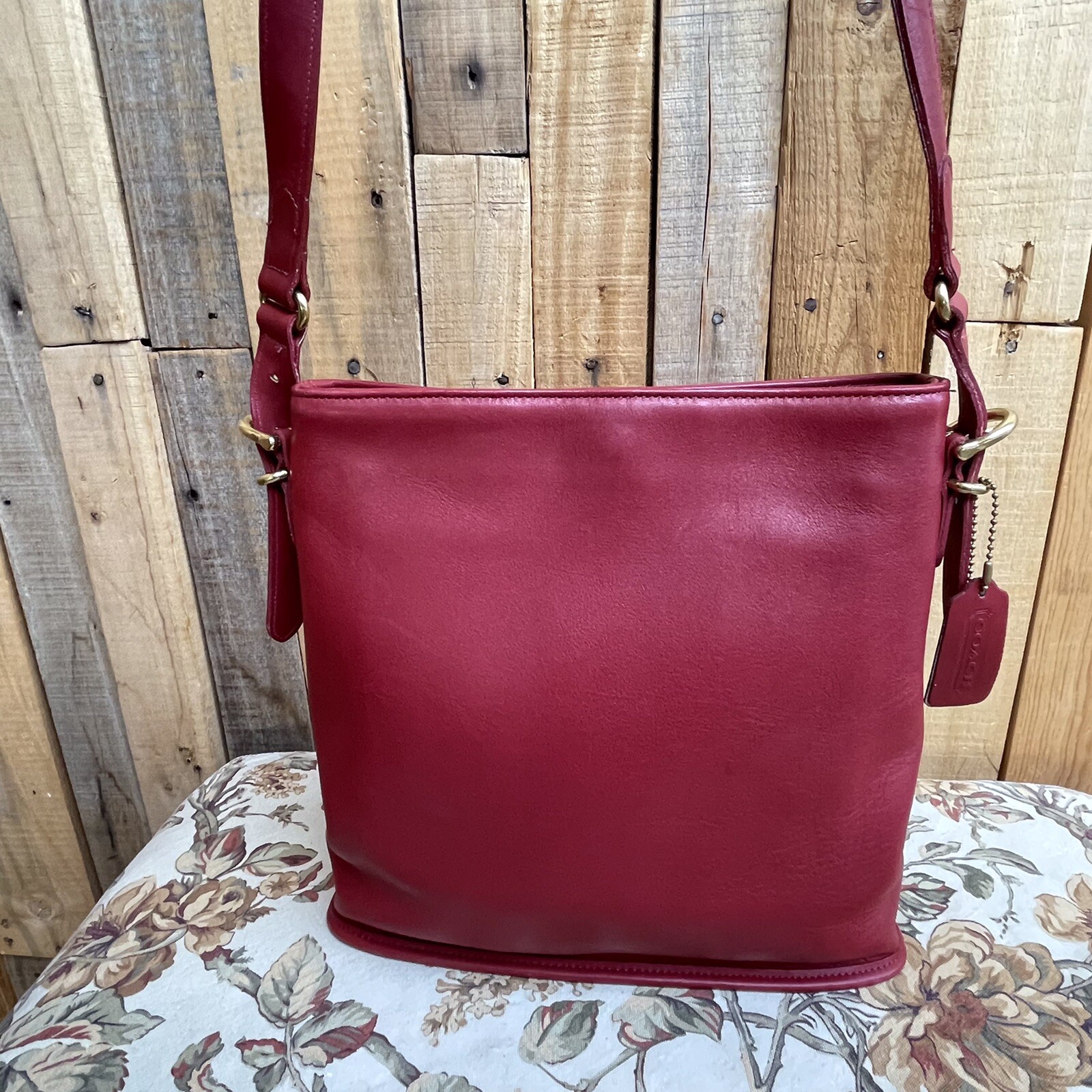 COACH VINTAGE EQUESTRIAN SLIM BUCKET BRICK RED BAG Gem