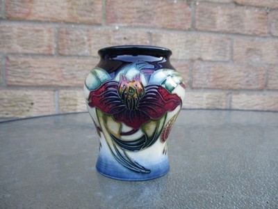 MOORCROFT ANNA LILIENMUSTER VASE. NICOLA SLANEY
