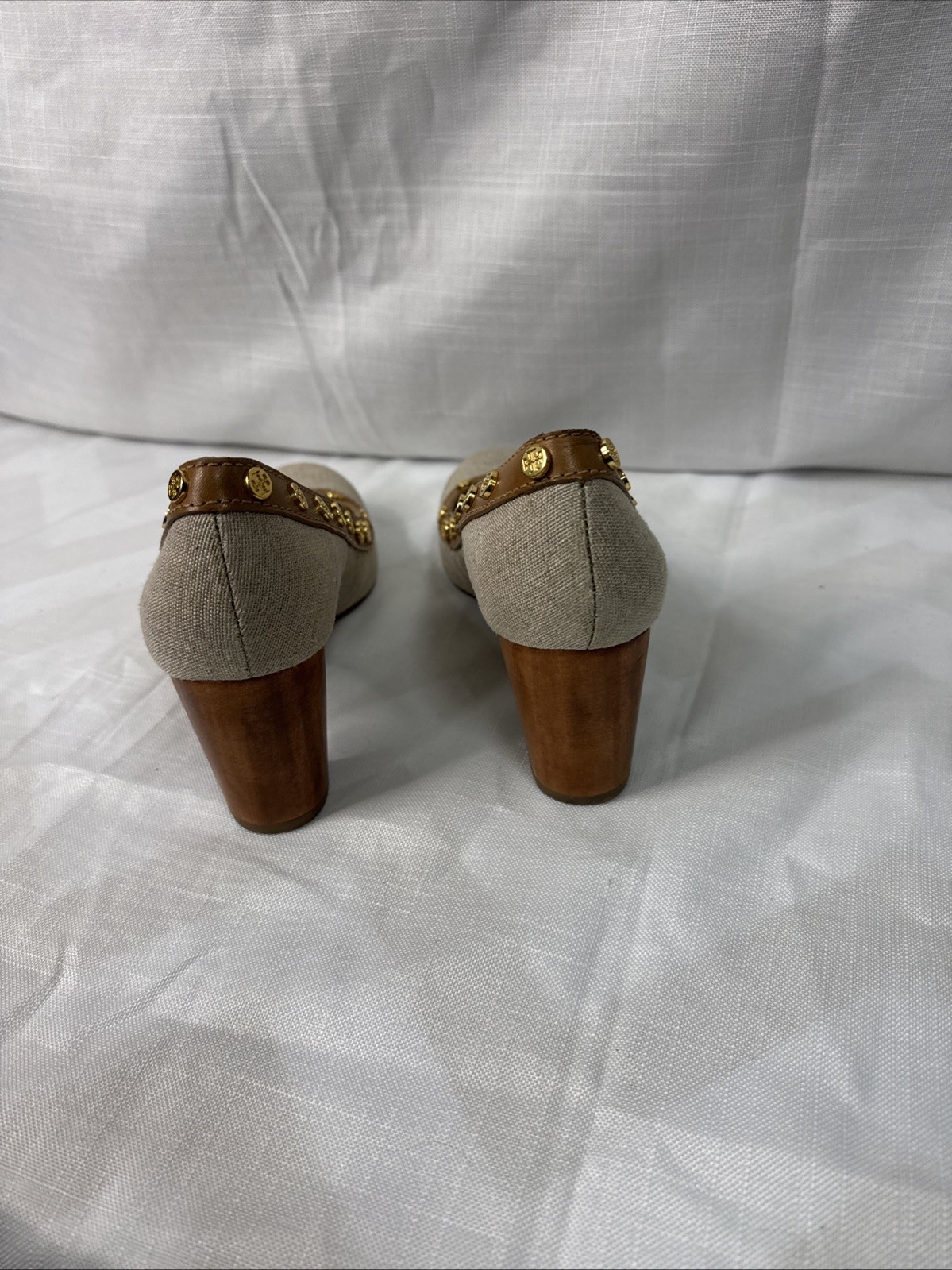 Tory Burch Pumps Heels Shoe Tan With Gold Studded Logo Sz 7 thumbnail 6