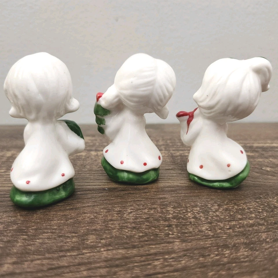 Vintage Napco? Miniature Mini Christmas Girls Wreath Tree Present Set Of 3 - Image 3 of 4