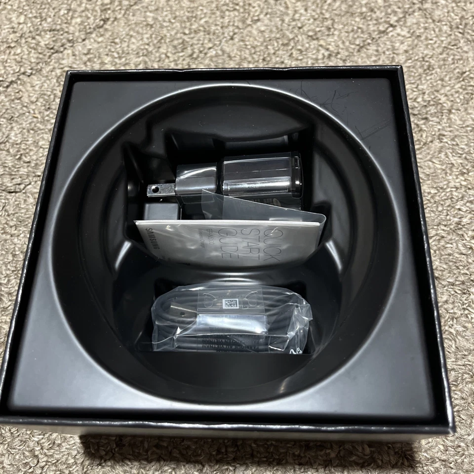 Samsung Fast Charge Wireless Charging Stand - Image 4 of 4