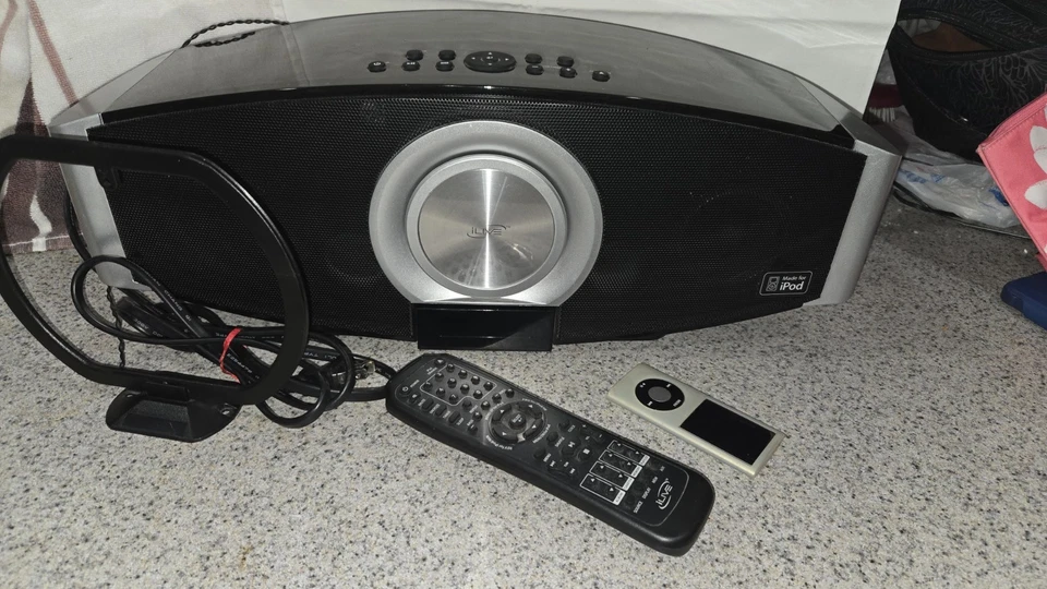 LVT iPOD Dock Speaker System w/Remote Antenna Brackets & iPOD Nano Model LVT-818 - Image 2 of 4