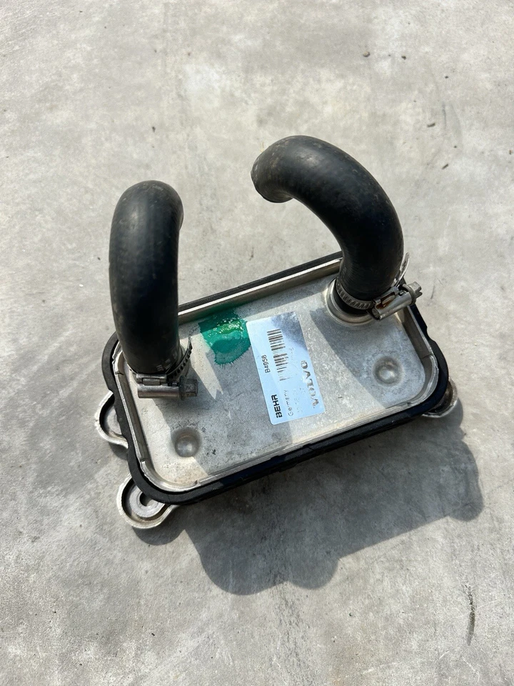 Volvo S40 2.4i 2006 enfriador de aceite de motor original 30637966 OEM 06 Foto 2 de 4