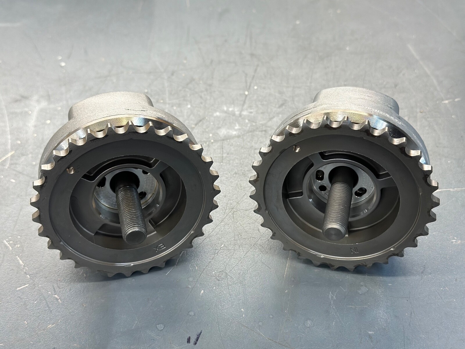 Bentley 4.0tt Audi RS6 RS7 Camshaft Timing Adjuster 06E109083N/-84N SET of 2