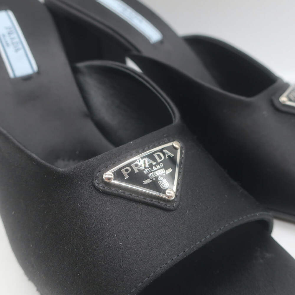 【PRADA】トライアングルロゴ パッド入りスライド Prada Triangle Logo Sandals Black Satin Size 37 High Heel