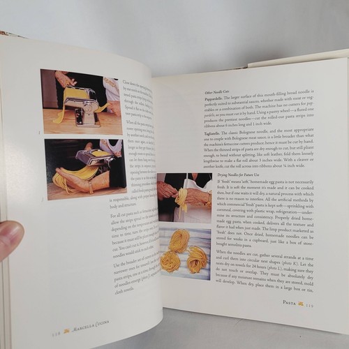 VG+ Marcella Cucina Cookbook by Marcella Hazan, 1997 1st Edition/1st Printing - Imagen 9 de 10