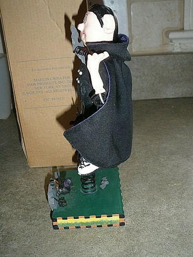 Avon Halloween Standee Figurine Dracula 9" Tall in Box - Bild 4 von 5