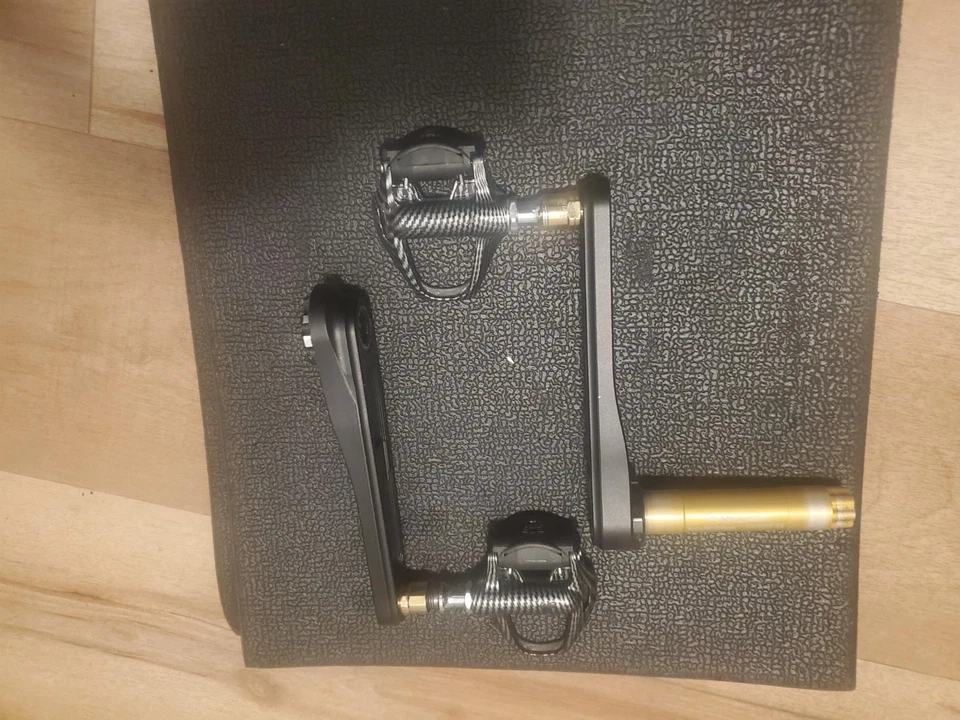 Brazo de manivela ligero de carretera/grava de 165 mm con pedales de taco de carretera Foto 2 de 4