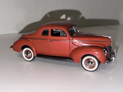 Danbury Mint 1940 Ford Deluxe Coupe Red Die-Cast Model Car 1:24