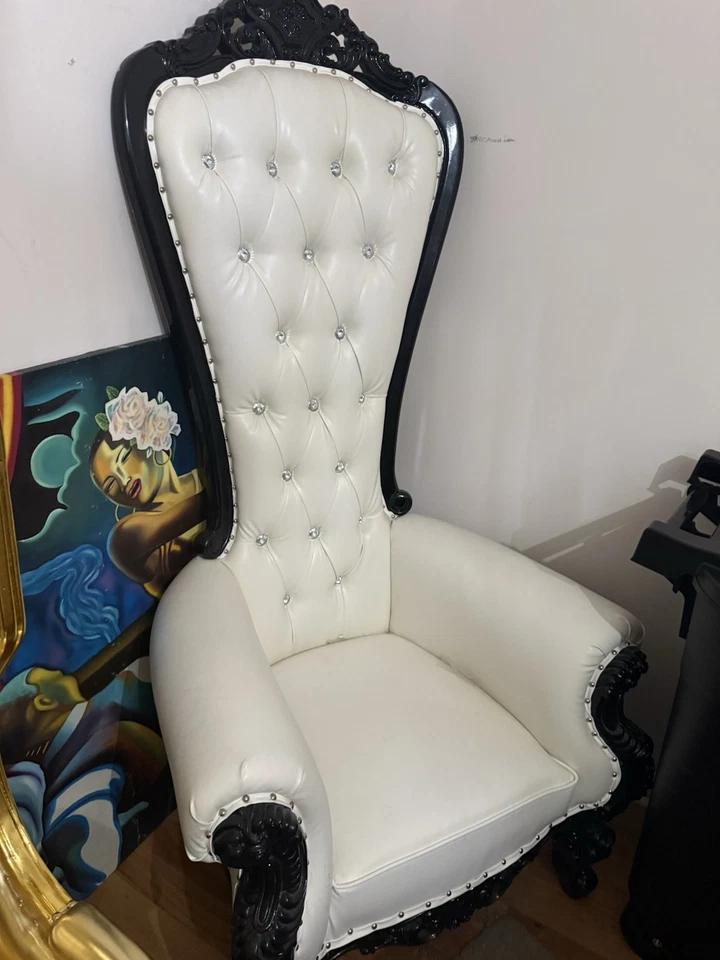 Silla Trono Reina Barroca Respaldo Alto en Terciopelo Blanco Beige con Dorado Totalmente Nueva Foto 4 de 4