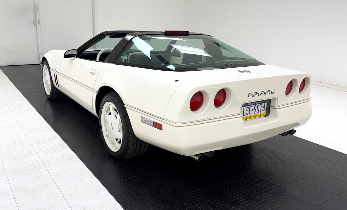 1988 Summit White Chevrolet Corvette   | C4 Corvette Photo 6
