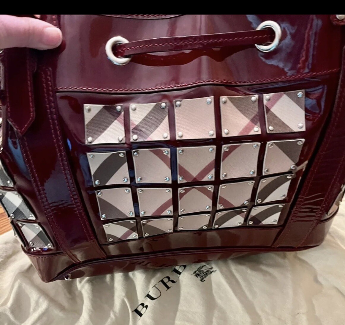 BURBERRY ノバチェックキャリーバック　　　⭐️ SALE⭐️ BURBERRY ノバチェックキャリーバック⭐️ SALE⭐️