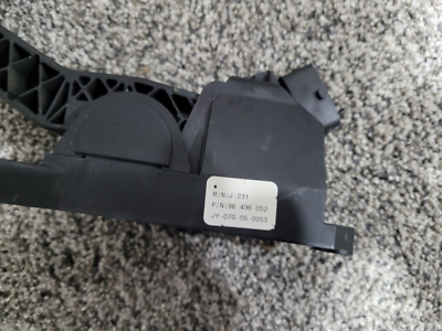 USED Accelerator Pedal with Sensor 2006-2008 Suzuki Forenza/Reno USED Accelerator Pedal with Sensor 2006-2008 Suzuki Forenza/Reno