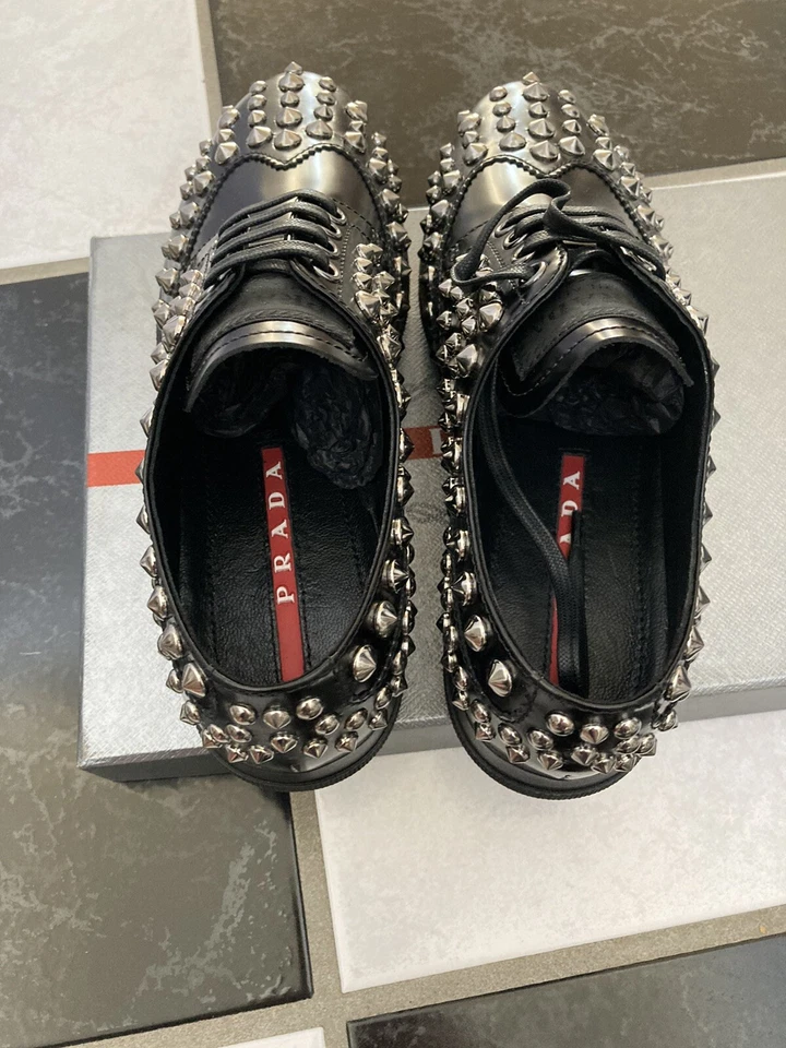 NUEVO EN CAJA 100 % AUTÉNTICOS Zapatos Oxford Deportivos Prada con Tachuelas Punta de Ala Con Cordones $795 Foto 4 de 4