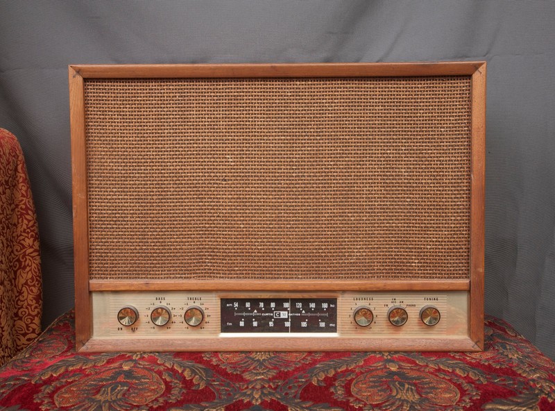 VINTAGE CURTIS MATHES VICTORIA TUBE RADIO IN EXCELLENT CONDITION