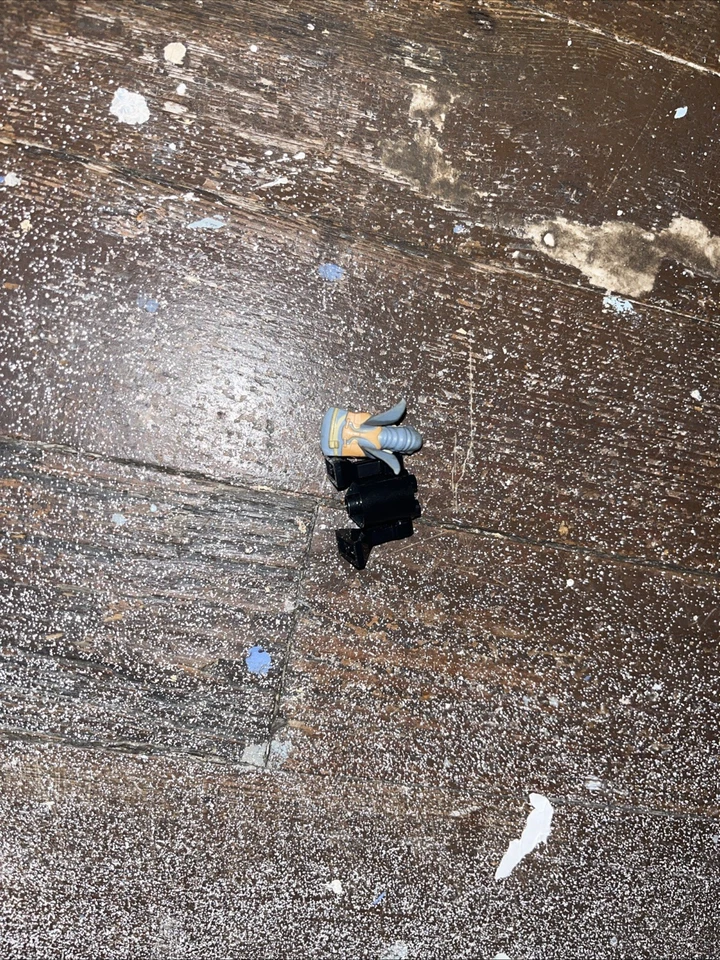 Minifiguras incompletas Lego Watto y U5-GG Foto 2 de 2