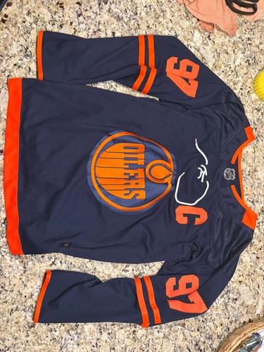 connor McDavid jersey XL