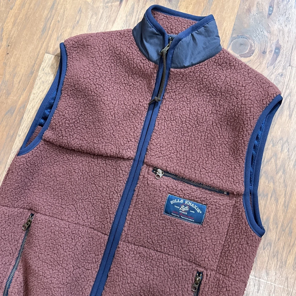 Chaleco Bills Khakis Para Hombres S Rojo Cremallera Completa Sherpa Pila Vellón Sin Mangas Bolsillos Logo Foto 2 de 4