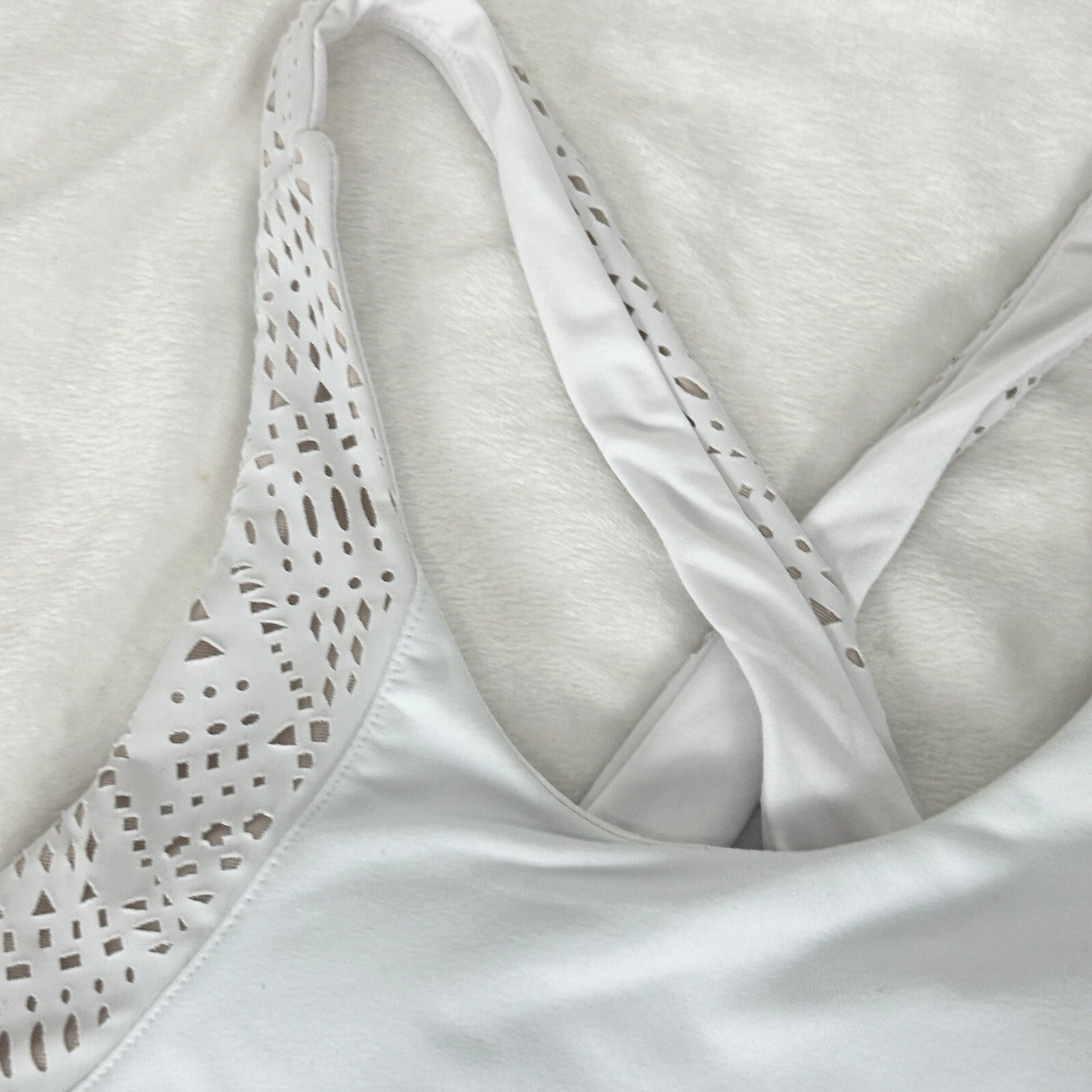 alo-yoga patina laser cut sports tank-bra