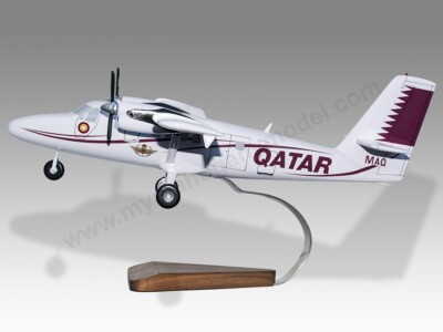 De Havilland DHC-6-400 Qatar MAQ Desk Wood Airplane New Model Small Scale 1/72
