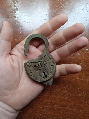 REESE PADLOCK, ANTIQUE- 1880 LANCASTER, PA , EXCAVATED COLLECTIBLE Opens Freely - Picture 5 of 6