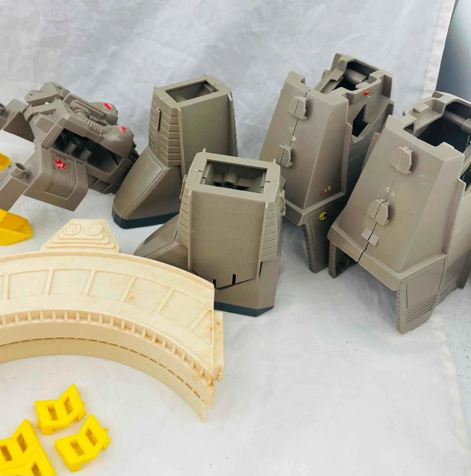 Transformers Original G1 1985 Omega Supreme Complete Works - Image 3 of 4