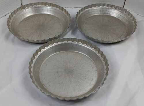 Wear Ever Pie Pan Dish No. 2865 Fluted Aluminum 10 x 1  3/4  USA Vtg Lot of 3 - Picture 1 of 13