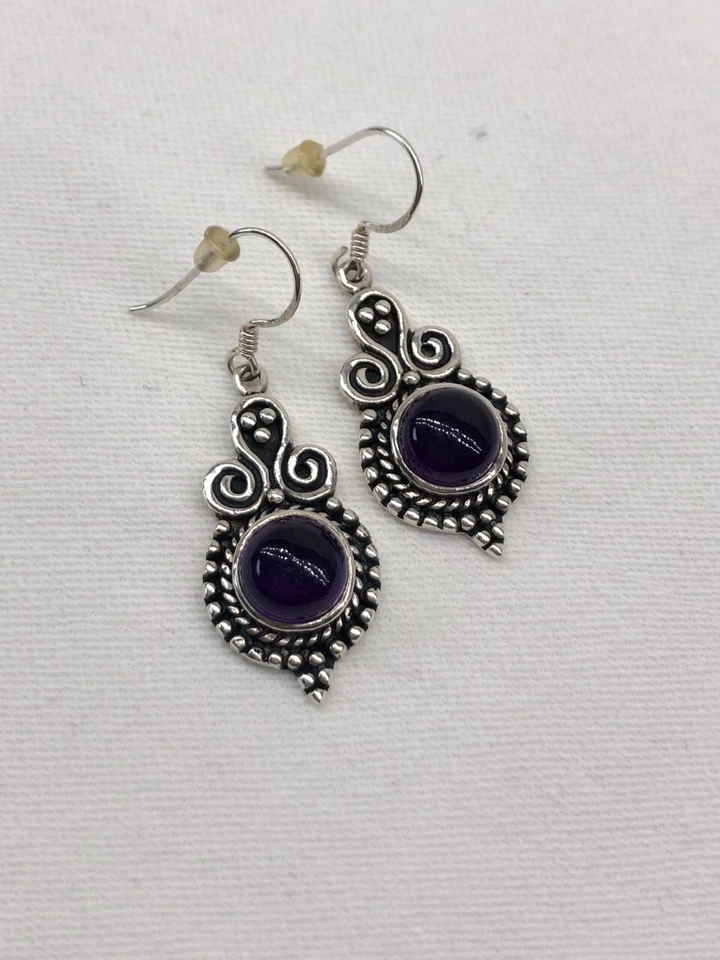 Orecchini realizzati in argento 925 con pietra di ametista naturale - Immagine 2 di 4