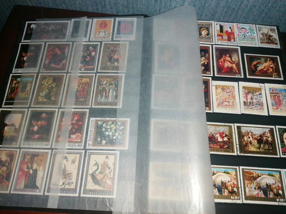 Lot Philatélie : Album plein boîte à trier albums vides  à feuilles mobiles ... - Photo 3/4