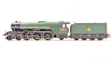 HORNBY 00 GAUGE - R2617 - BR 4-6-2 CLASS A3 LOCOMOTIVE 60082 NEIL GOW RENAMED