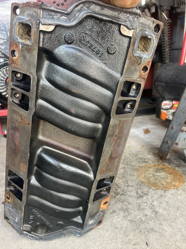 Colector de admisión Volvo Penta 5.7 con inyectores y riel de combustible 2003 Foto 4 de 4