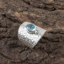 Natural Sky Blue Topaz Gemstone Band Ring Size 925 Sterling Silver