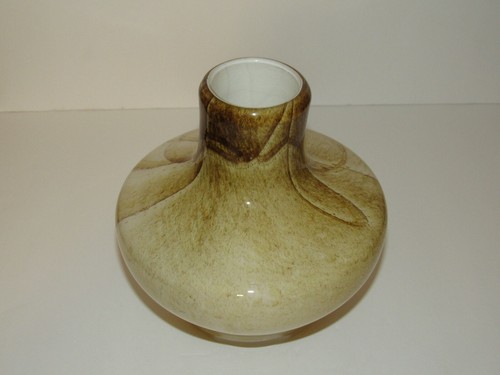 Fenton International Golden Sand Glassware Vase - Picture 4 of 6
