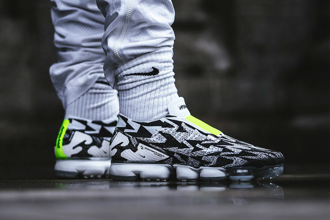 Nike Air Max Vapormax Flyknit Moc 2 Acronym Size 14. AQ0996 Nike Air Max Vapormax Flyknit Moc 2 Acronym Size 14. AQ0996
