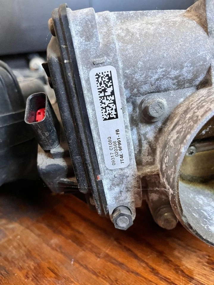 Colector de admisión superior del motor Mazda CX9 2009 2010 2011 2012 3,7 L con cuerpo de acelerador Foto 3 de 3