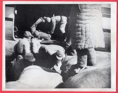 1948 Loading Rice After Wounded Taken Off Aircraft Suchow China 7x9 News Photo
