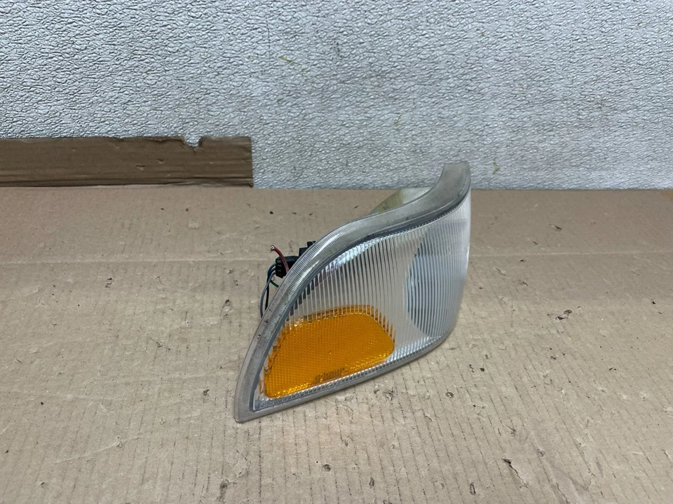 1998 to 2001 Volvo C70 Right Passenger Side Turn Signal OEM U2911 DW - Image 2 of 4