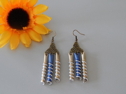 Boucles D'oreilles Pendantes Avec Capsules Bleu Clair Et Petit Chat Noir - Modèle BO0832 - Neuf Sans Emballage - Bijou Fantaisie