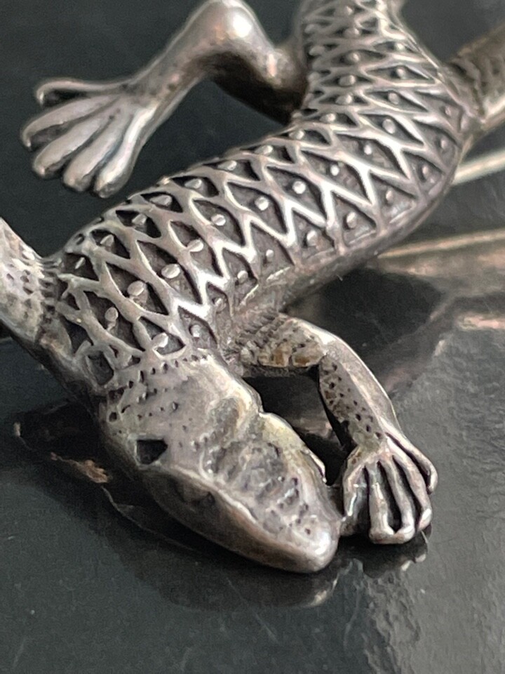 SOLID CAST 925 STERLING SILVER LIZARD BROOCH - image 3