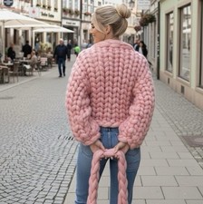 handgestrickte Strickjacke