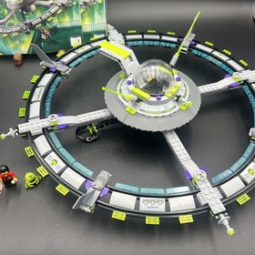 Lego 7065, Alien Conquest Mothership, 100% Complete w/ Figures and Manual