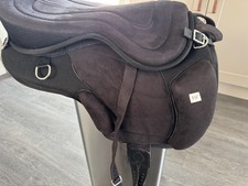 English Treeless Saddle size 16