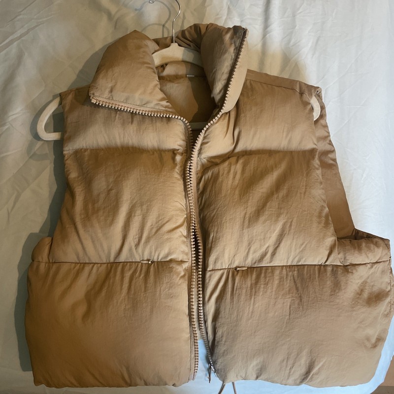 Cropped Puffy Vest Women’s Size Medium Camel/gold Color