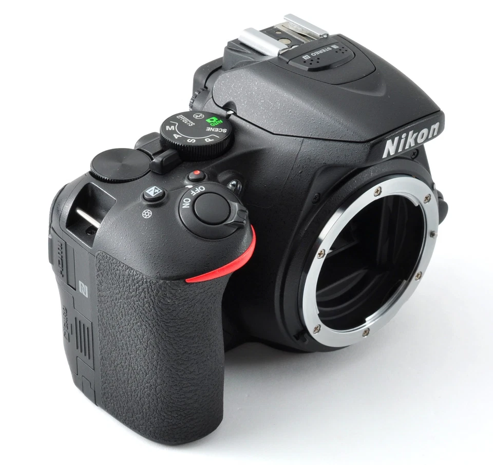 Nikon D5600 18-55mm 55-200mm VR Double Zoom Kit [MINT / 8111 Shots] DSLR Camera - Image 4 of 4