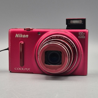 Nikon Coolpix S9600 Rot Digicam 16MP Full HD WLAN 22x Zoom GETESTET Ladegerät LESEN