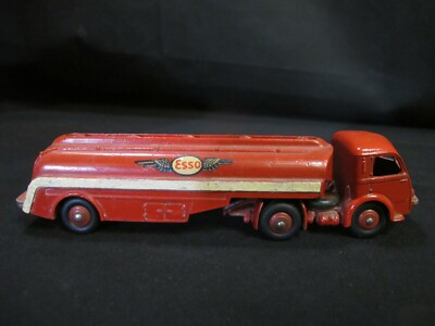 Tracteurs miniatures Dinky Panhard