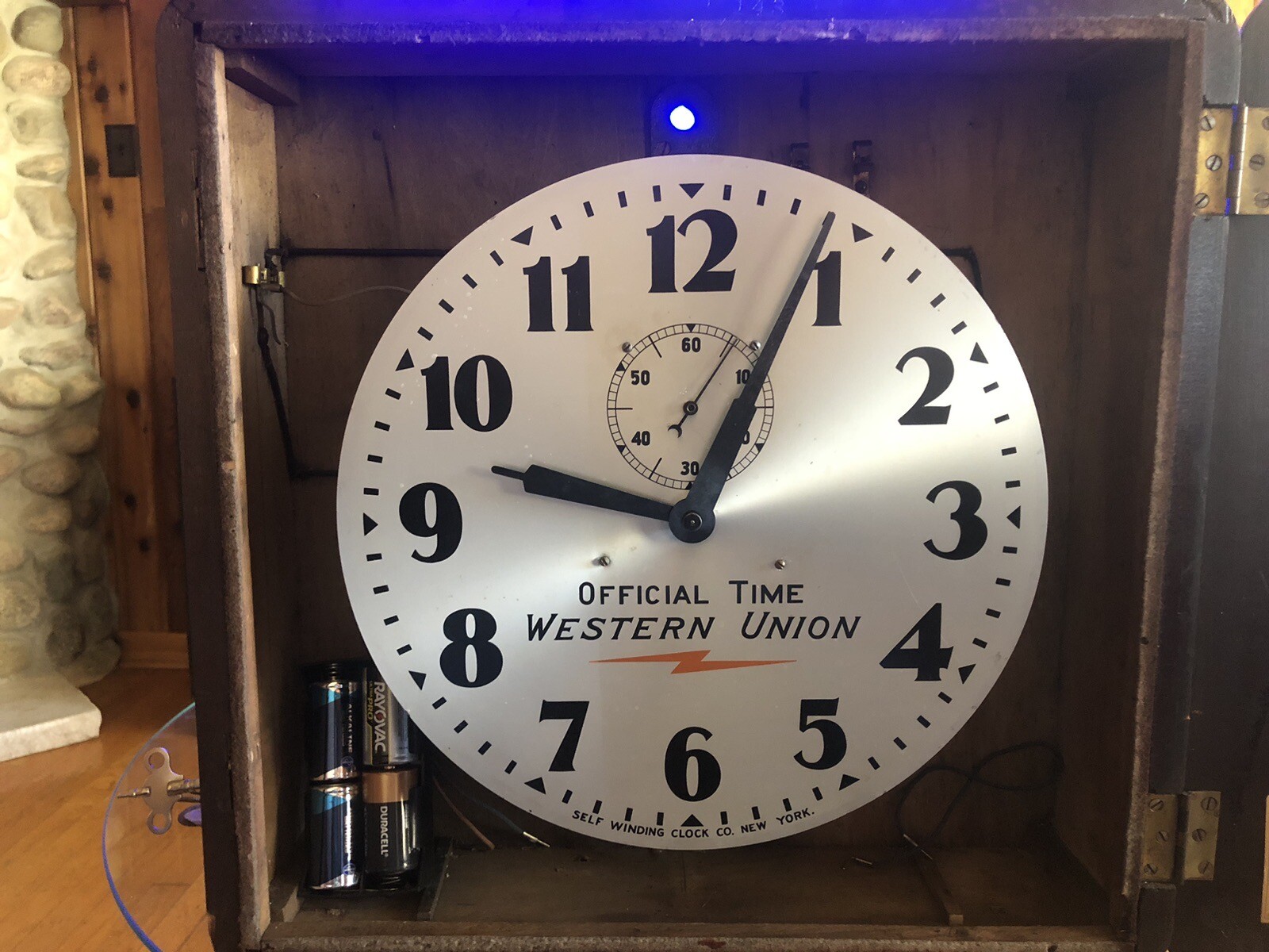 ANTIQUE SELF WINDING CLOCK COMPANY 21" x 21" GALLERY WALL CLOCK Western