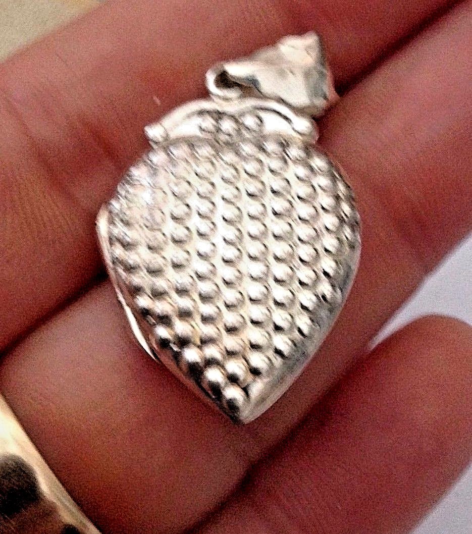 GORGEOUS SOLID SILVER STRAWBERRY SHAPED PHOTO PEN… - image 1