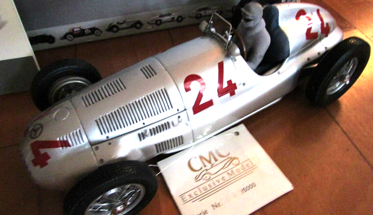 CMC 1/18 Mercedes-Benz W165 #24 race car Tripolis 1939 LE w driver